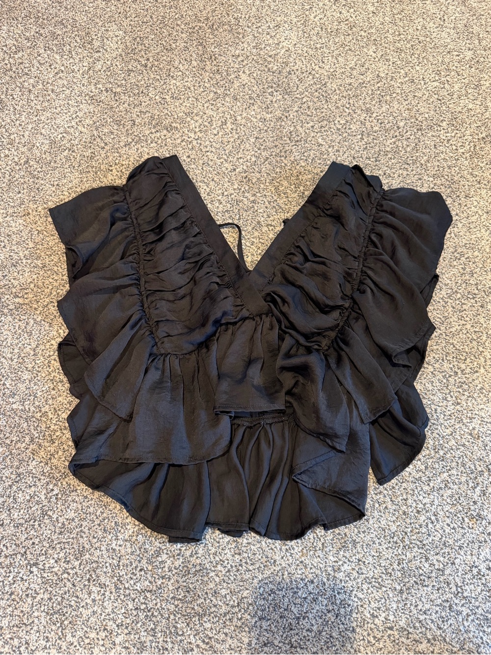 entro Black Ruffled V-Neck Crop Top
